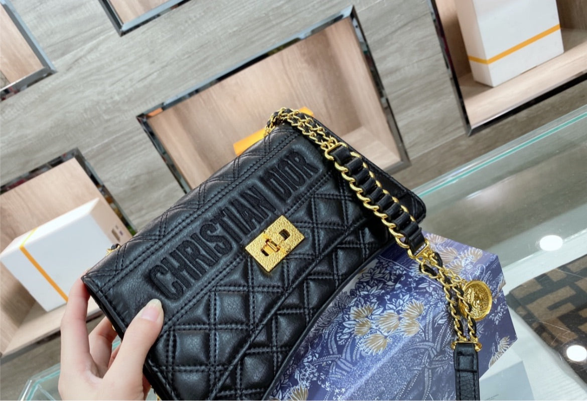 Woman Dior black shoulder handbag